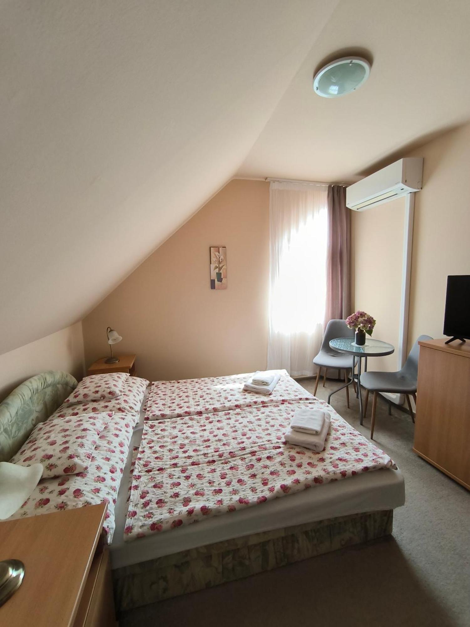 Korona Panzio Bed & Breakfast Balatonbereny Exterior photo